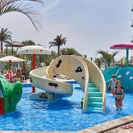Visum Aparthotel Pool & Spa Mamaia Nord Năvodari Eksteriør bilde